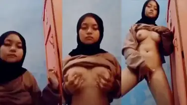 Bokep Jilbab SMP Toket Bulat Pamer Tubuh